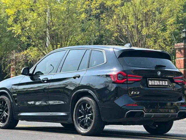 BMW iX3 — Фото автомобиля 7