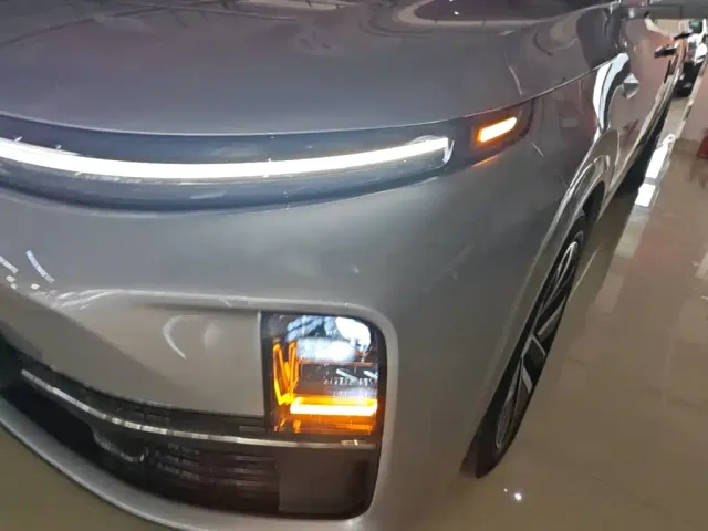 Li Auto L7 — Фото автомобиля 23