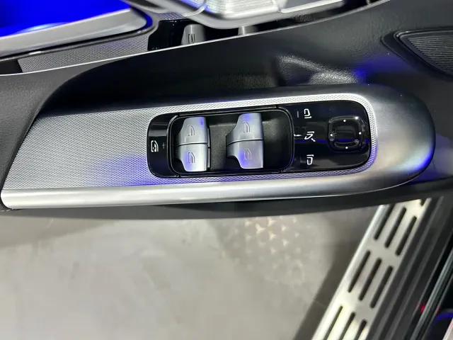 Mercedes-Benz EQE SUV — Фото автомобиля 14