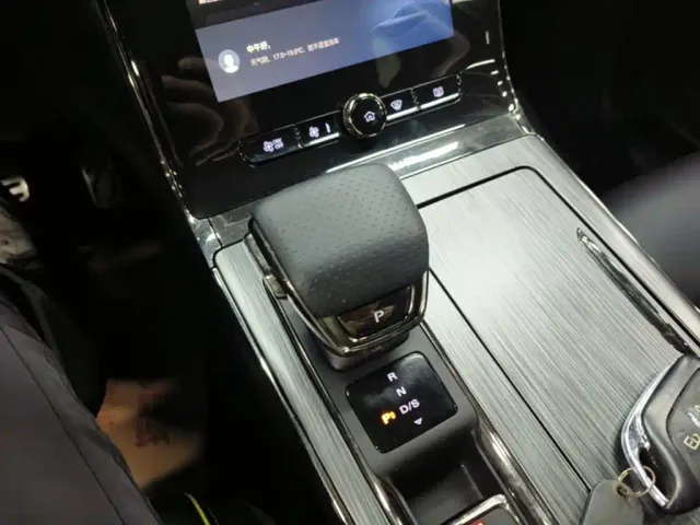 Roewe RX5 — Фото автомобиля 13