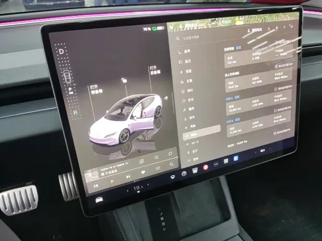 Tesla Model 3 — Фото автомобиля 12
