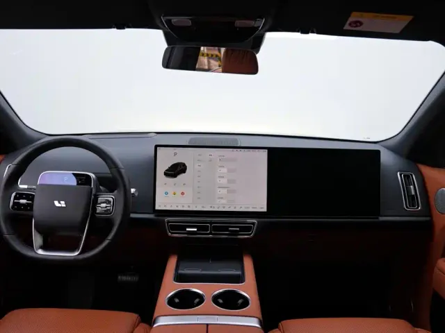 Li Auto L8 — Фото автомобиля 8