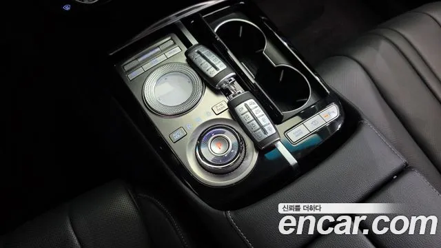 Genesis G80 Бензин 2.5 турбо AWD — Фото автомобиля 9