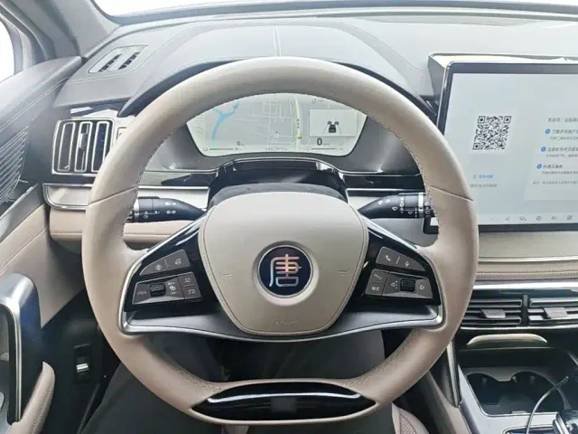 BYD Tang — Фото автомобиля 10