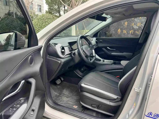 BYD Seal 05 DM-i — Фото автомобиля 4