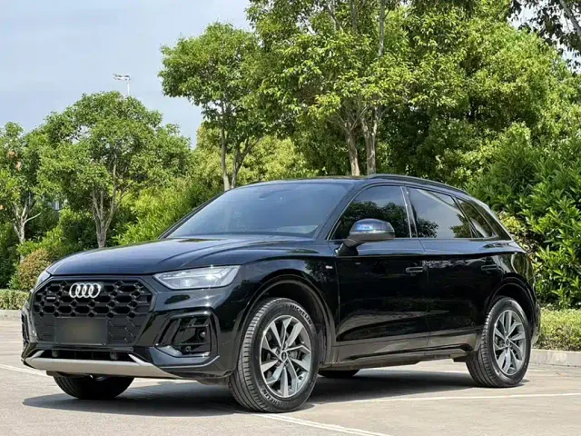 Фотография автомобиля — Audi Q5L