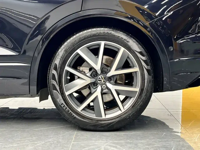 Volkswagen Touareg — Фото автомобиля 25