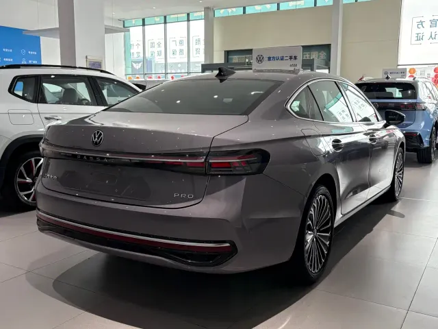 Volkswagen Passat — Фото автомобиля 4