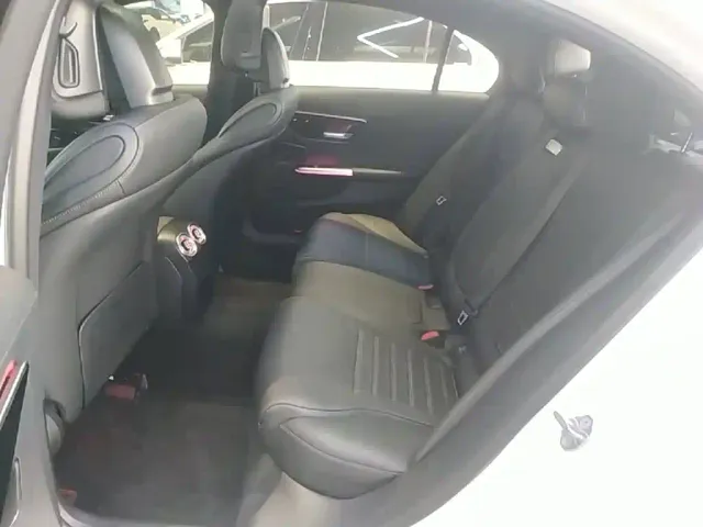 Mercedes-Benz C-Class — Фото автомобиля 16