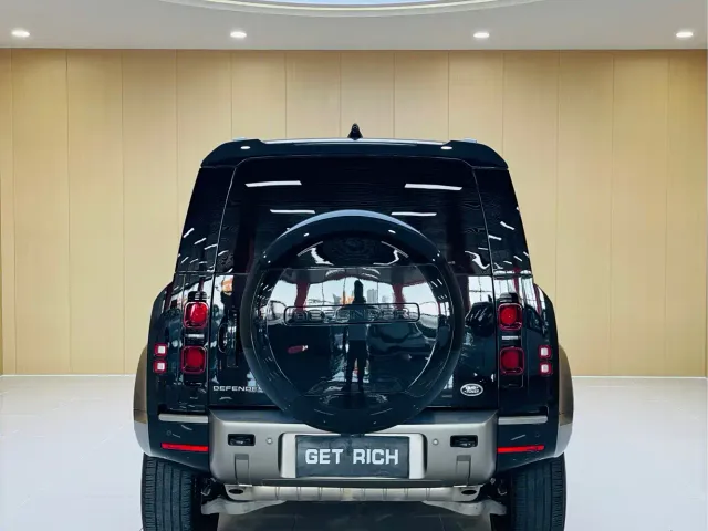 Land Rover Defender — Фото автомобиля 8