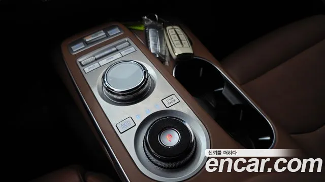 Genesis GV70 — Фото автомобиля 12
