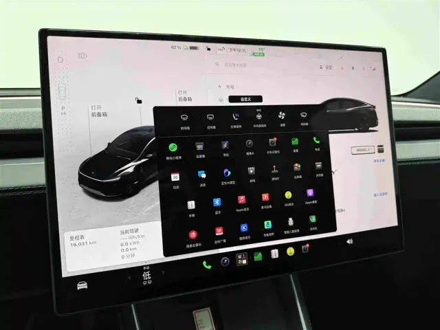 Tesla Model Y — Фото автомобиля 14