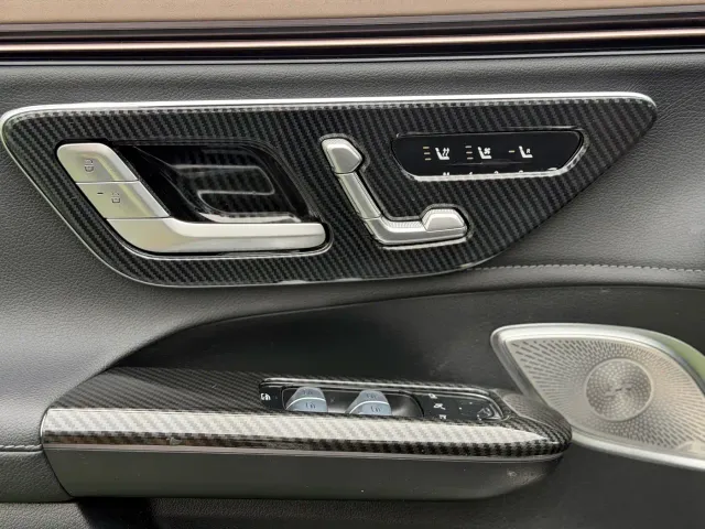 Mercedes-Benz EQE SUV — Фото автомобиля 17