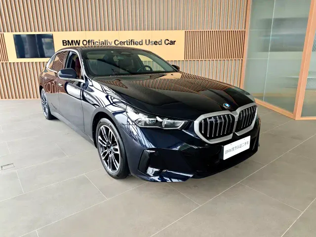 BMW 5 Series — Фото автомобиля 4