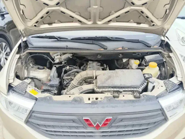 Wuling Hongguang V — Фото автомобиля 3
