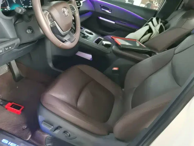 Toyota Sienna — Фото автомобиля 14