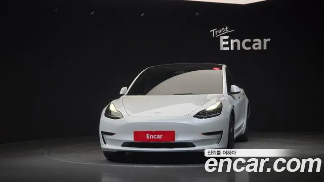 Tesla Model 3 — Фото автомобиля 3