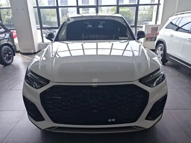 Audi Q5L Sportback — Фото автомобиля 2
