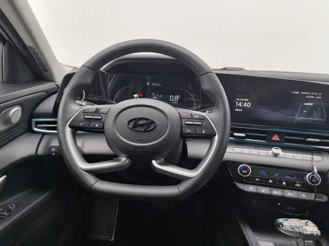 Hyundai Elantra — Фото автомобиля 11