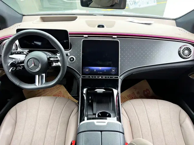 Mercedes-Benz EQE SUV — Фото автомобиля 10