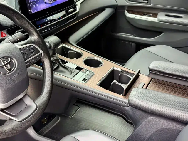 Toyota Granvia — Фото автомобиля 4