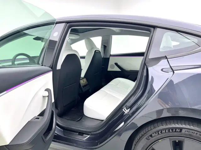 Tesla Model 3 — Фото автомобиля 13