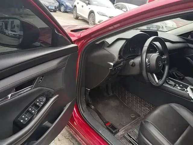 Mazda Axela — Фото автомобиля 15