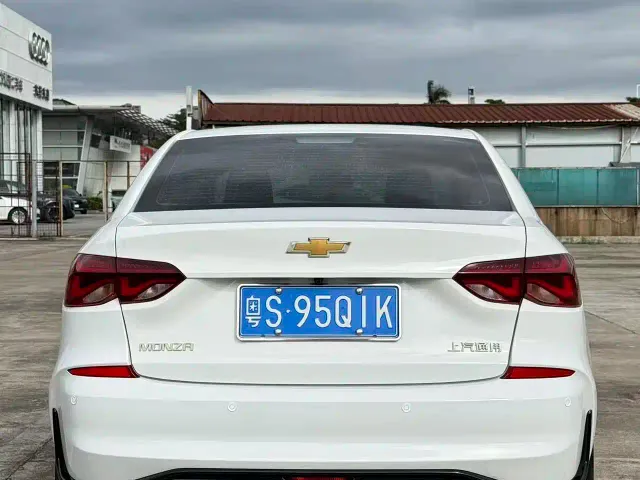 Chevrolet Monza — Фото автомобиля 4