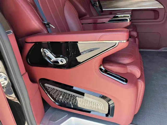 Mercedes-Benz V-Class — Фото автомобиля 23