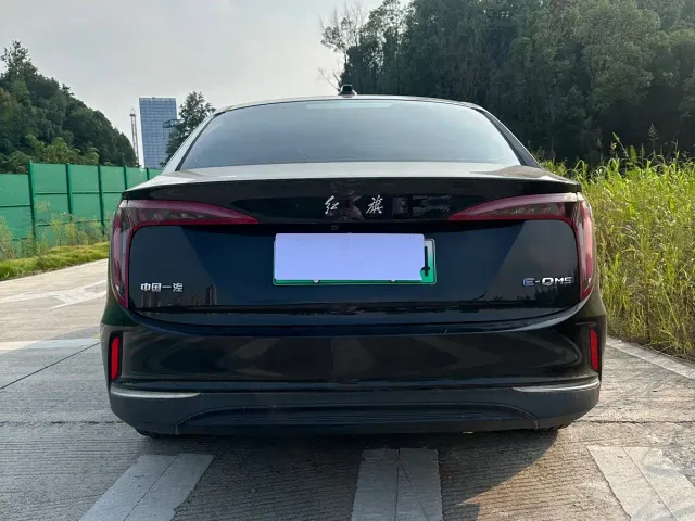Hongqi E-QM5 — Фото автомобиля 7