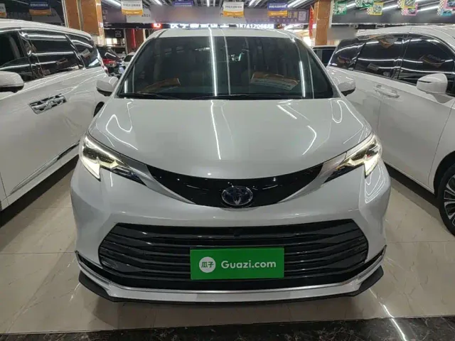 Toyota Toyota Sienna 2021 2.5L Hybrid Luxury Welfare Edition — Фото автомобиля 2