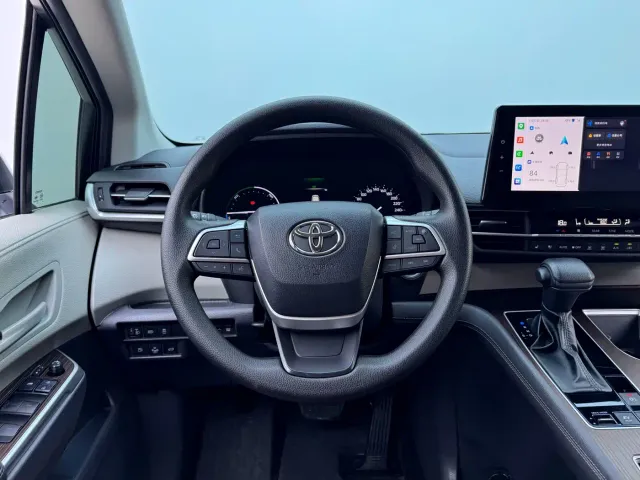 Toyota Sienna — Фото автомобиля 15