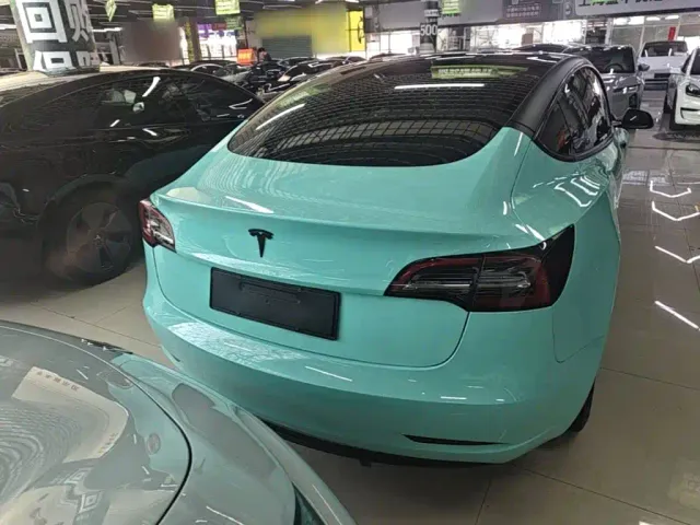 Tesla Model 3 — Фото автомобиля 5