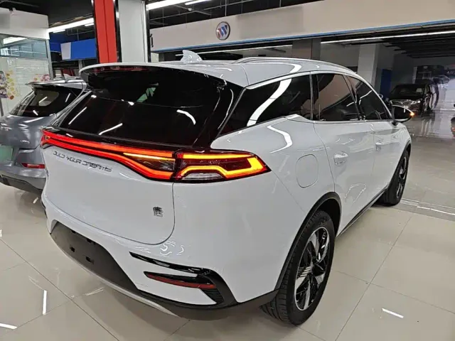 BYD Tang — Фото автомобиля 6