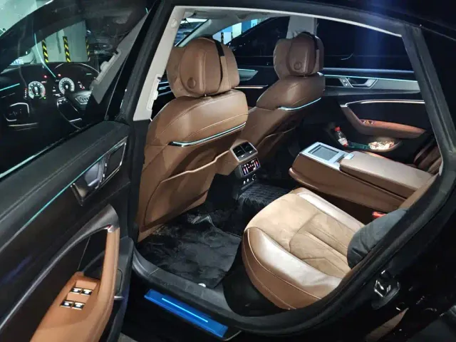 Audi A7L — Фото автомобиля 8