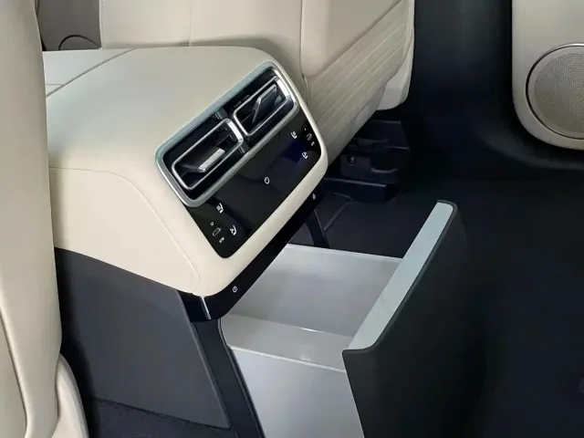 Li Auto L7 — Фото автомобиля 5