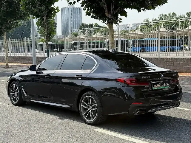 BMW BMW 5 Series New Energy 2022 535Le M Sport Package — Фото автомобиля 21