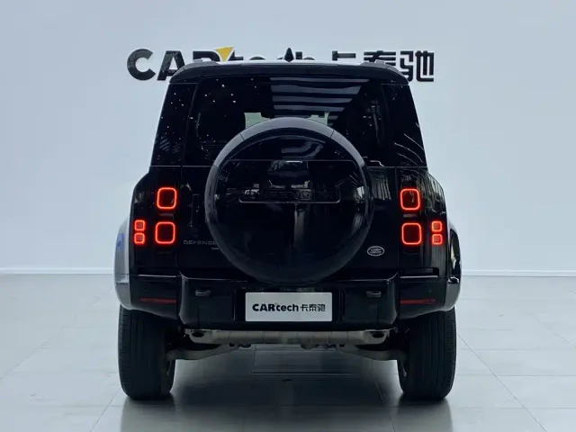 Land Rover Defender — Фото автомобиля 4