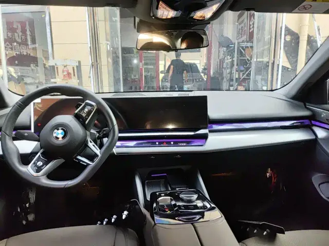 BMW 5 Series — Фото автомобиля 3