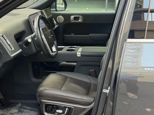 Li Auto L8 — Фото автомобиля 6