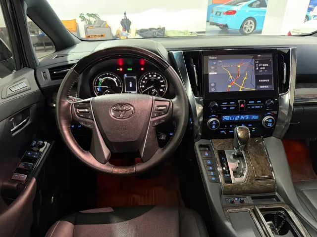Toyota Alphard — Фото автомобиля 9
