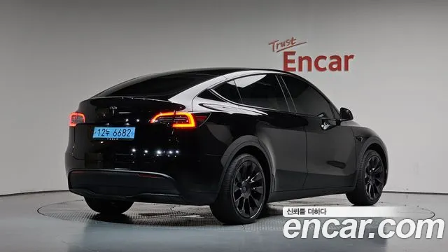 Tesla Model Y — Фото автомобиля 2
