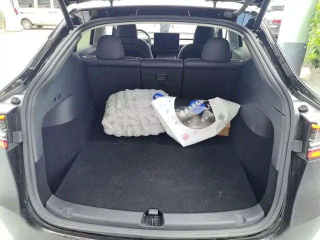 Tesla Model Y — Фото автомобиля 18