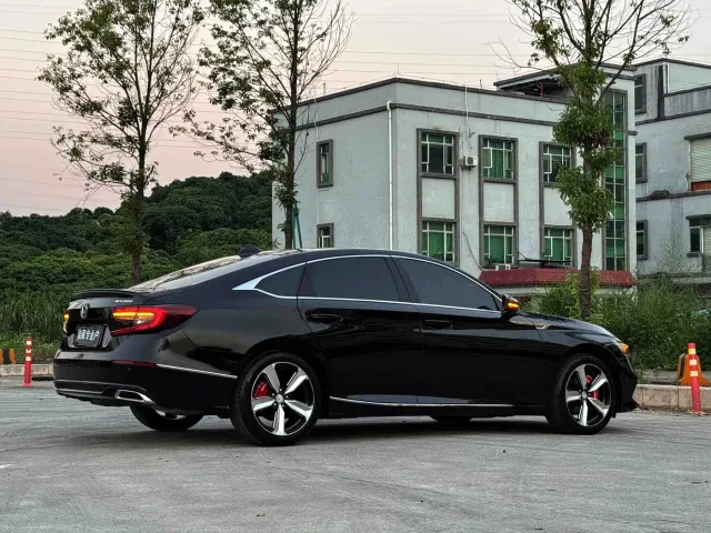 Honda Accord — Фото автомобиля 9