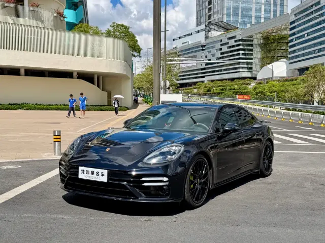 Фотография автомобиля — Porsche Panamera