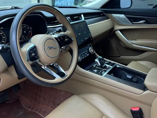 Jaguar XFL — Фото автомобиля 5