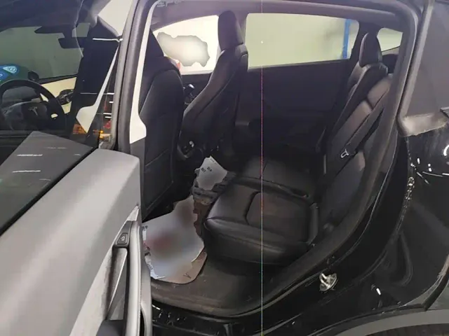 Tesla Model Y — Фото автомобиля 16
