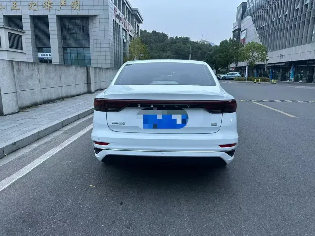 Geely Emgrand — Фото автомобиля 8