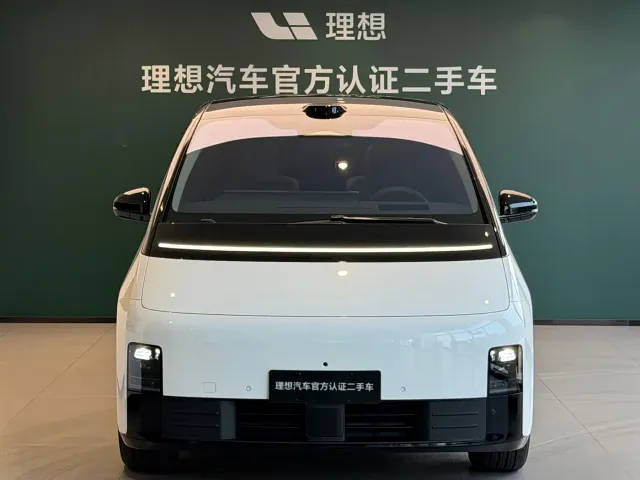 Li Auto MEGA — Фото автомобиля 2