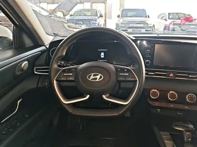 Hyundai Elantra — Фото автомобиля 10